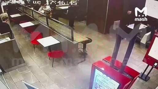 Первая жертва новогодних фейерверков — зумер из Подмосковья, который купил салют сильно заранее и испытал один из них прямо в ТЦ. До Нового года осталось 70 дней