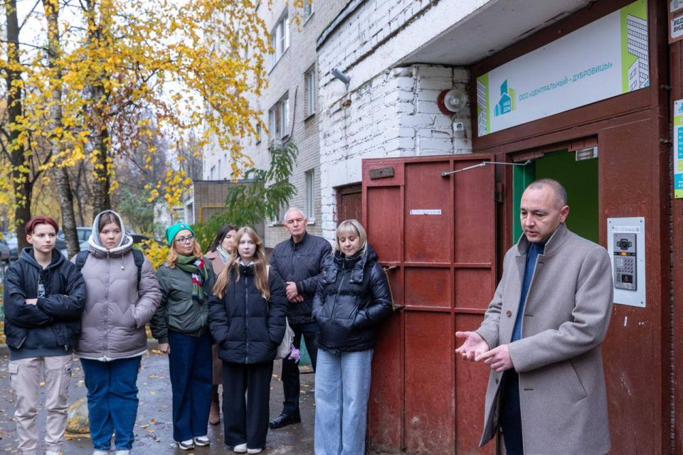 Студенты многопрофильного колледжа попробовали себя в роли мастеров управляющей компании на экскурсии