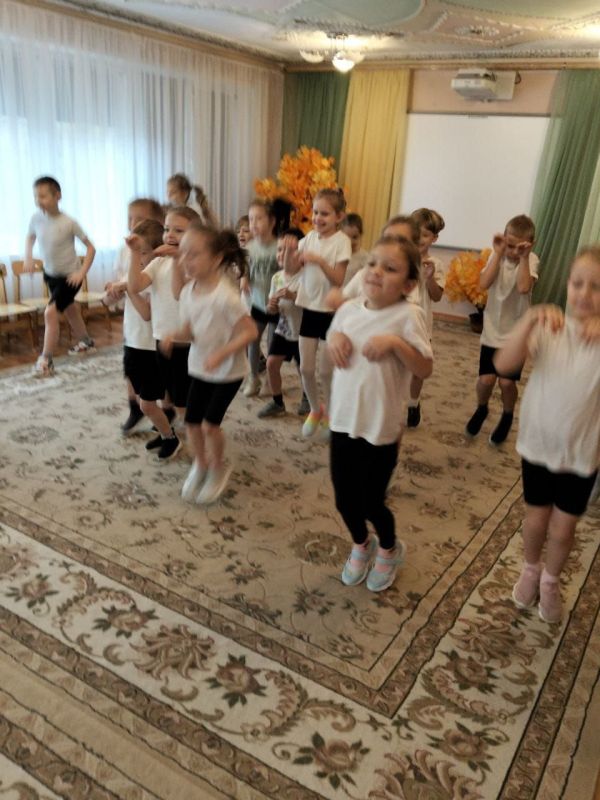 В гимназии 7 (дошкольное отделение ул. Мира 14) 21 октября прошёл праздник "День здоровья"