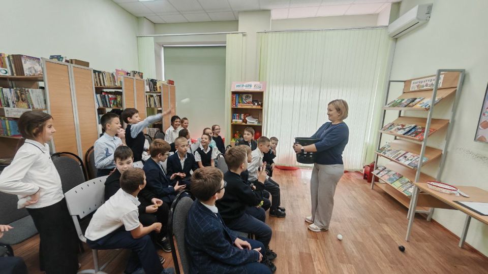 Сюжетно-ролевая игра «Физкультура и спорт – это здоровье» прошла в Шараповской сельской библиотеке