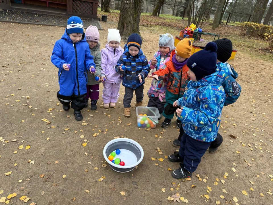 Парк в д.Манушкино сегодня стал местом проведения Анимационной программы "Детские игры" и спортивной разминки Спортивный час