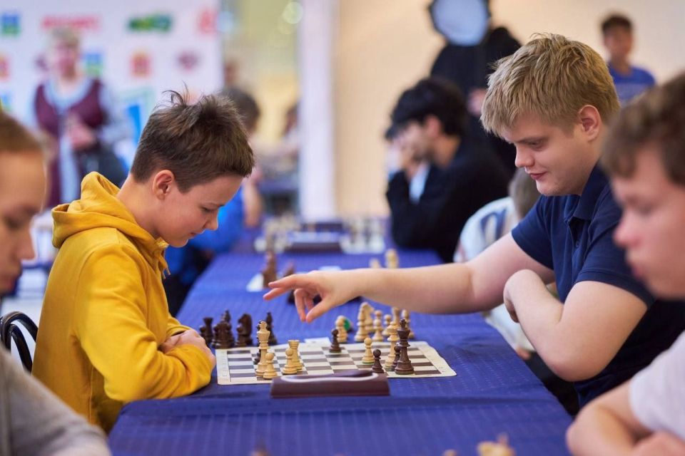 23 октября в ДС «Олимпийский» им. Максимова состоялся второй день 1-го этапа соревнований ШКОЛЬНОЙ СПОРТИВНОЙ ЛИГИ по шахматам, соревнования проходили по круговой системе 23 октября в ДС «Олимпийский» им. Максимова состоялся второй день 1-го этапа соревнований ШКОЛЬНОЙ СПОРТИВНОЙ ЛИГИ по шахматам, соревнования проходили по круговой системе