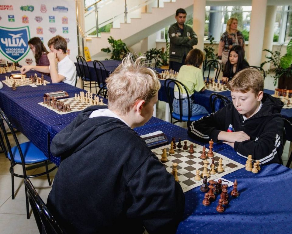 23 октября в ДС «Олимпийский» им. Максимова состоялся второй день 1-го этапа соревнований ШКОЛЬНОЙ СПОРТИВНОЙ ЛИГИ по шахматам, соревнования проходили по круговой системе 23 октября в ДС «Олимпийский» им. Максимова состоялся второй день 1-го этапа соревнований ШКОЛЬНОЙ СПОРТИВНОЙ ЛИГИ по шахматам, соревнования проходили по круговой системе