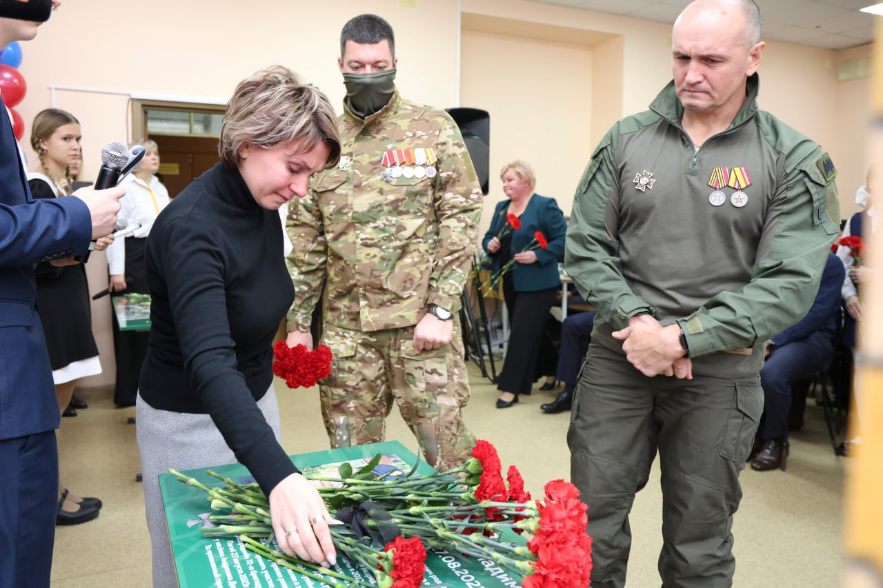 В Электростали открыли две «Парты Героя» В Электростали открыли две «Парты Героя»