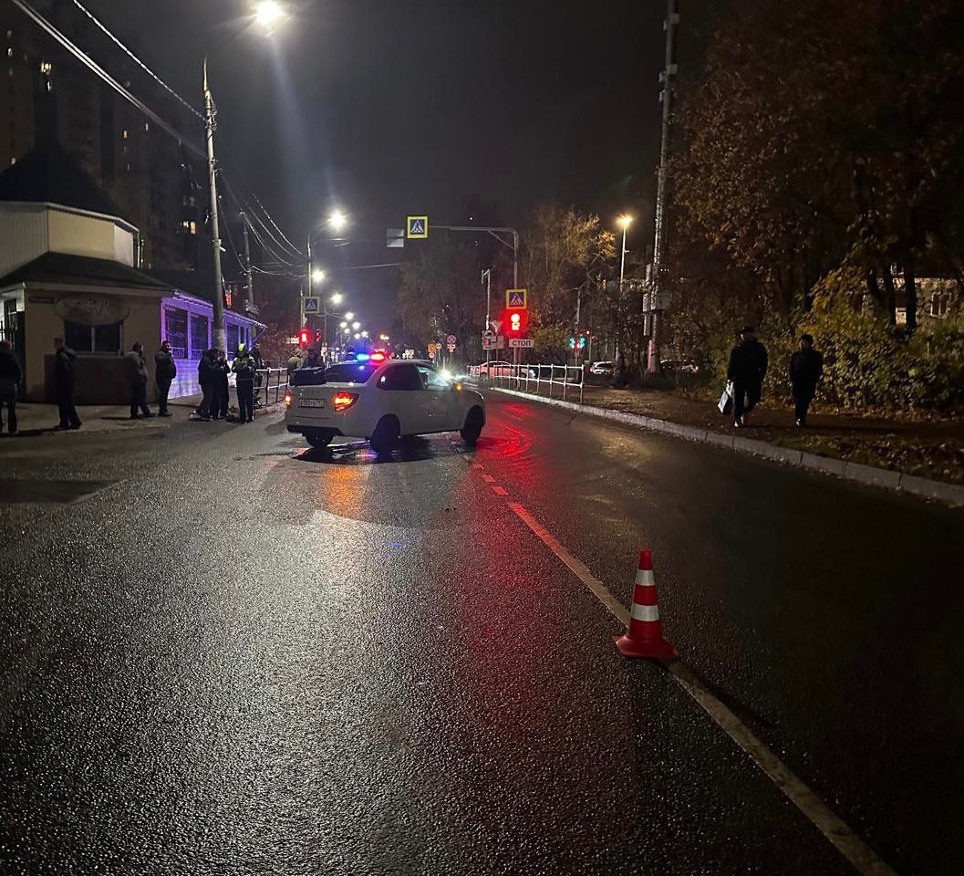 В Долгопрудном в аварию попали подростки на электробайке В Долгопрудном в аварию попали подростки на электробайке