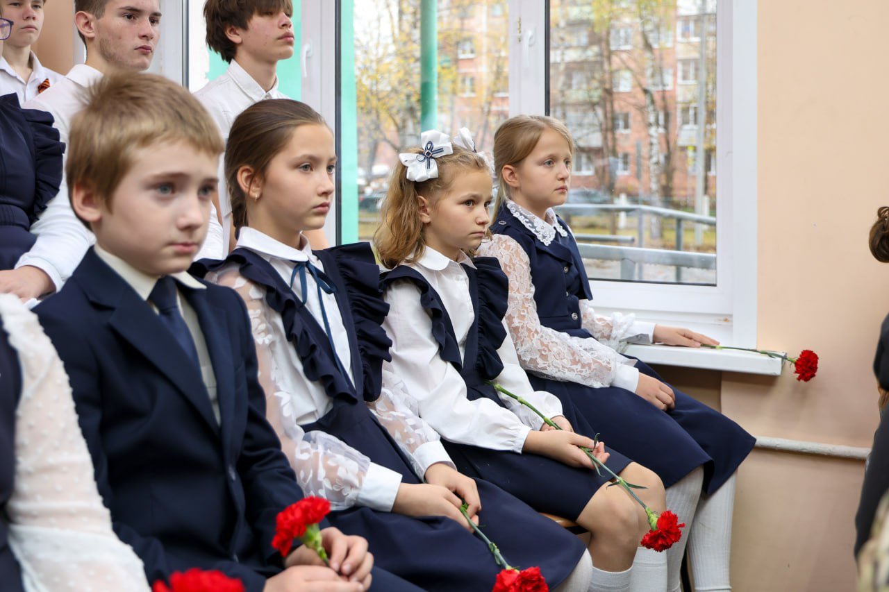 В Электростали открыли две «Парты Героя» В Электростали открыли две «Парты Героя»