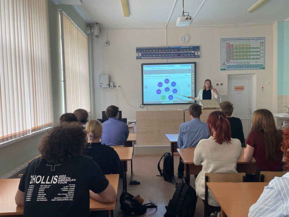 23 октября в рамках ЕМП, проекта «Билет в будущее» для учащихся 6-11 классов МБОУ Любучанской СОШ м.о. Чехов прошло практико-ориентированное занятие внеурочной деятельности «Россия-мои горизонты» по теме «Аграрная среда»