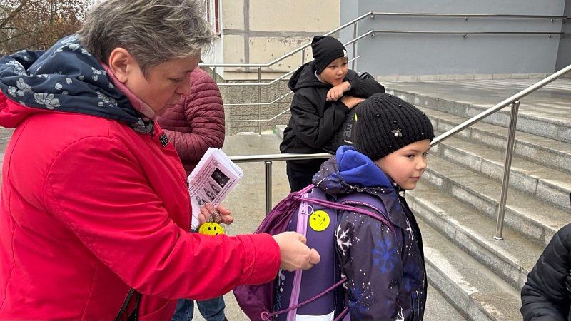           !,    6   9         ...