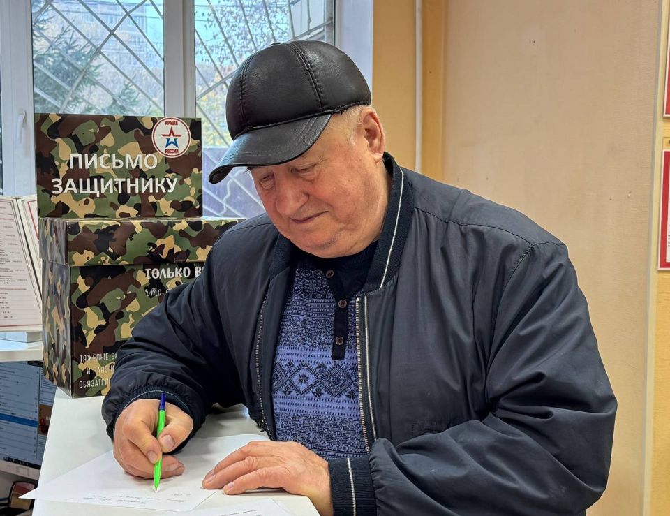 Более 100 весточек от земляков написали для участников специальной военной операции посетители МФЦ Более 100 весточек от земляков написали для участников специальной военной операции посетители МФЦ