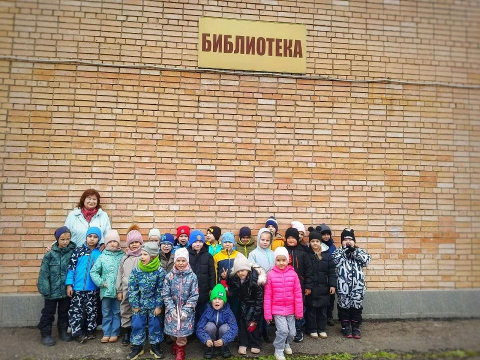 Сегодня воспитанники подготовительной к школе группы №42 дошкольного отделения гимназии №2 м.о. Чехов (здание 3, п. Васькино) посетили сельскую библиотеку