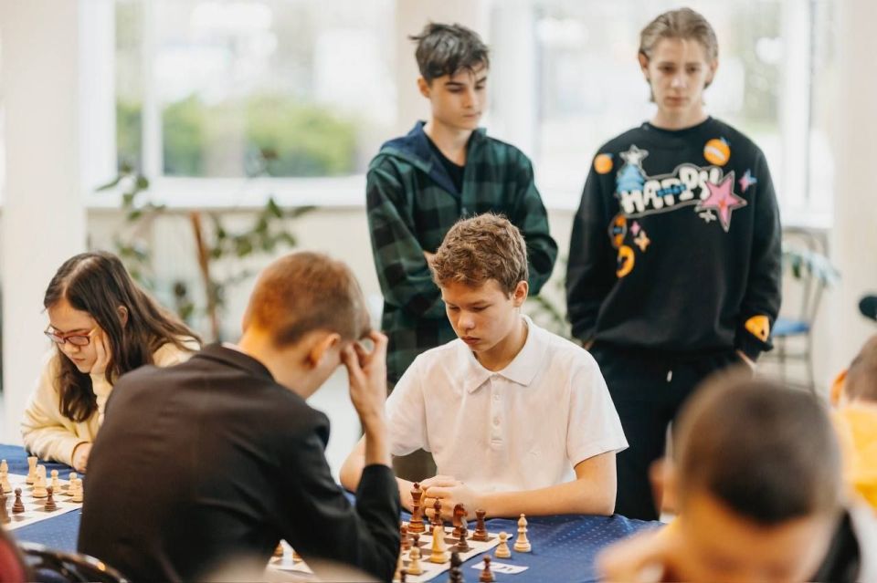 23 октября в ДС «Олимпийский» им. Максимова состоялся второй день 1-го этапа соревнований ШКОЛЬНОЙ СПОРТИВНОЙ ЛИГИ по шахматам, соревнования проходили по круговой системе