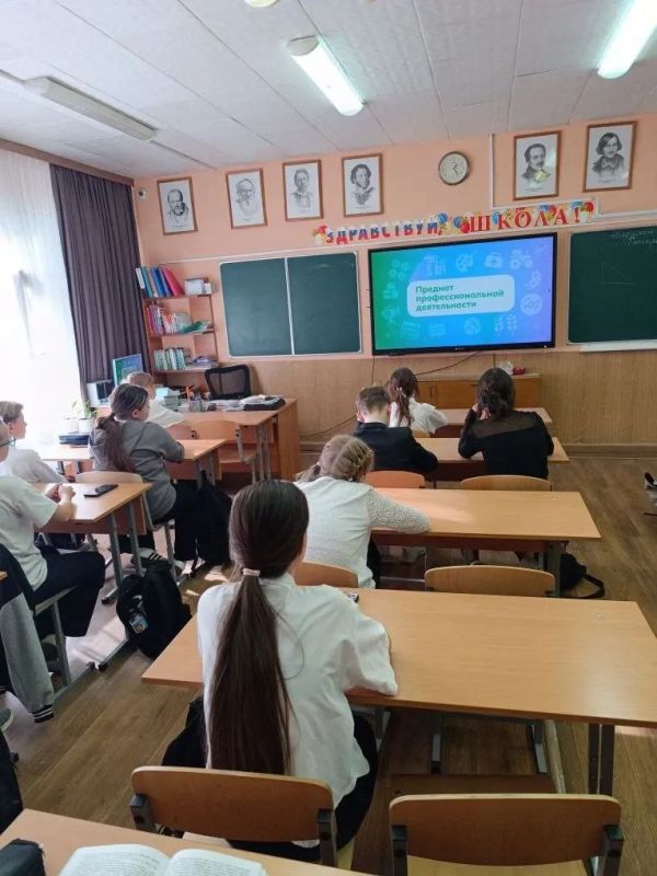 Еженедельно по четвергам в нашей гимназии проходят профориентационные занятия в рамках внеурочной деятельности Россия -мои горизонты" сегодня темой занятия стала "Практика-ориентированное занятие