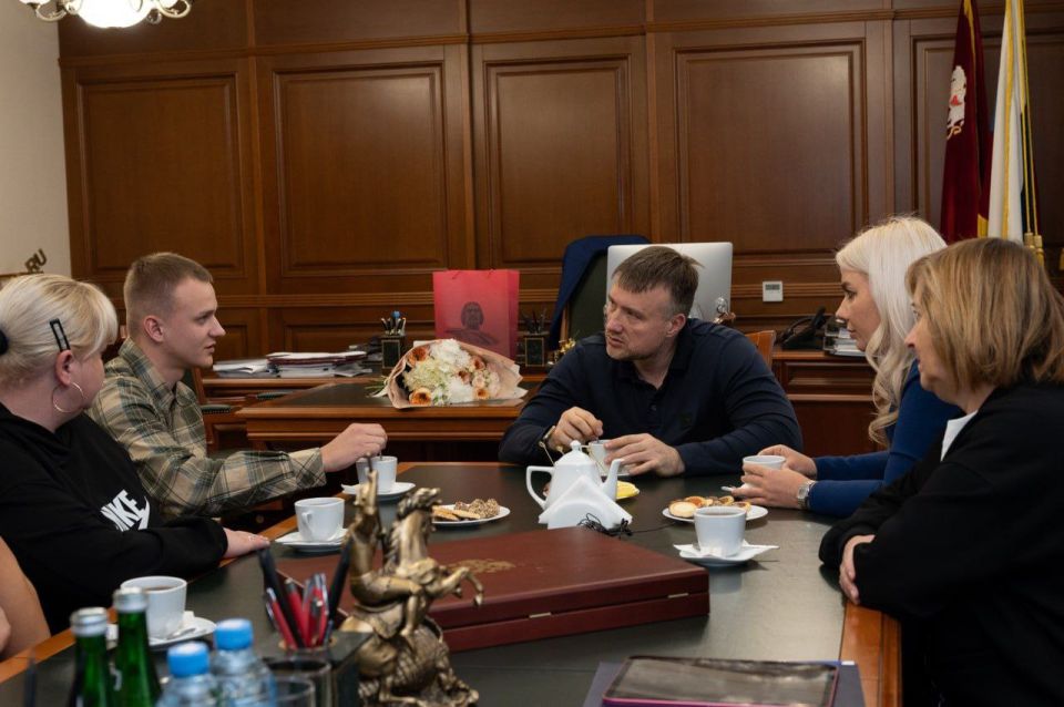 Встретился сегодня с Героем России Андреем Родионовым и его семьей