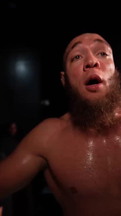 «Слава России! Я настоящий русский мужик! От души, пацаны. Я иду до конца!» — бразильский боец вышел под хит «Матушка-земля» и победил в UFC