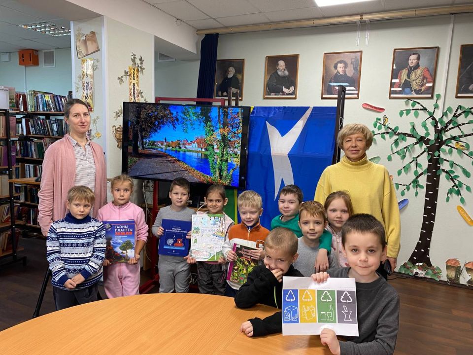 Посетители экологического часа-самые маленькие и заинтересованные жители поселка!
