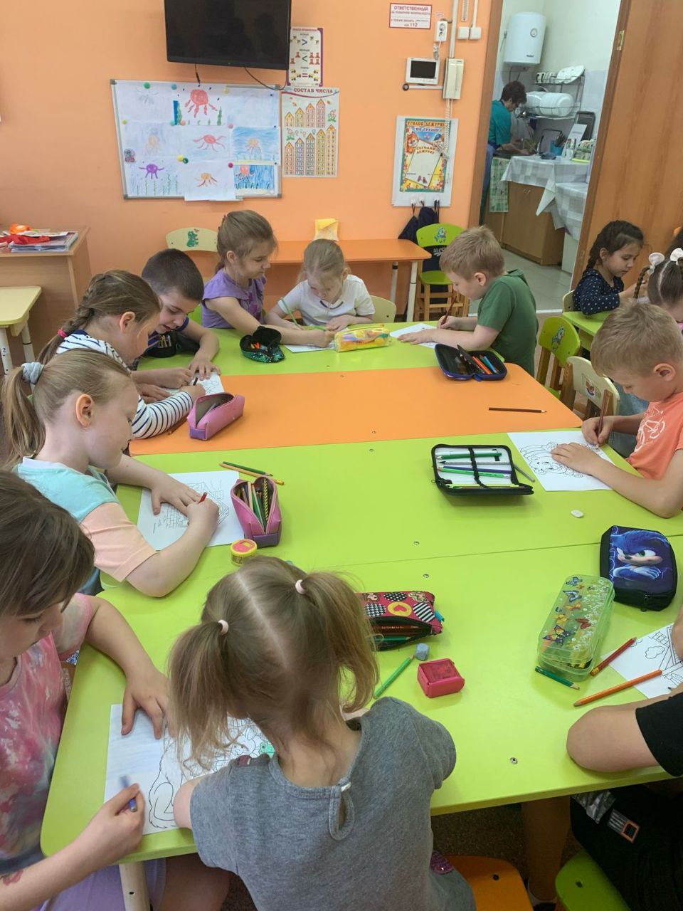 В рамках реализации проекта "Предшкола: стандарт детского сада" на тематической неделе "Книга – лучший друг", м.о.Чехов, МБОУ СОШ №1, дошкольное отделение.Был проведён мастер-класс "Изготовление альбома "Книга - лучший... В рамках реализации проекта "Предшкола: стандарт детского сада" на тематической неделе "Книга – лучший друг", м.о.Чехов, МБОУ СОШ №1, дошкольное отделение.Был проведён мастер-класс "Изготовление альбома "Книга - лучший...