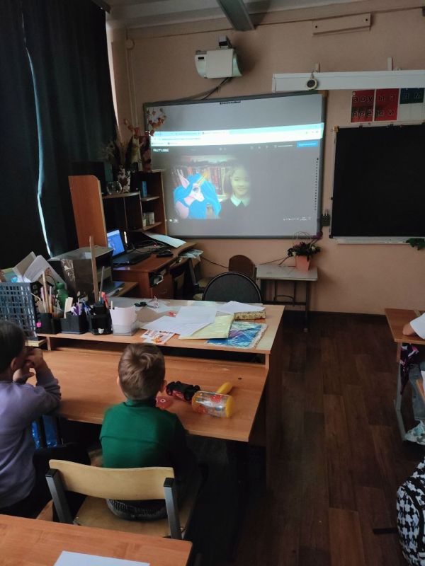 Что же такое фантазия? И может ли она помочь в повседневной жизни? На эти и другие вопросы искали ответ ученики 3 а класса после просмотра фильма "Мой друг - единорог" Что же такое фантазия? И может ли она помочь в повседневной жизни? На эти и другие вопросы искали ответ ученики 3 а класса после просмотра фильма "Мой друг - единорог"