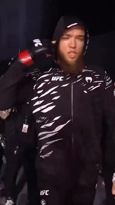 Паровозик бразилец из Ромашкова одержал триумфальную победу в UFC и прокричал «Слава России!»