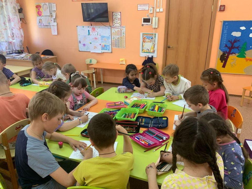 В рамках реализации проекта "Предшкола: стандарт детского сада" на тематической неделе "Книга – лучший друг", м.о.Чехов, МБОУ СОШ №1, дошкольное отделение.Был проведён мастер-класс "Изготовление альбома "Книга - лучший...