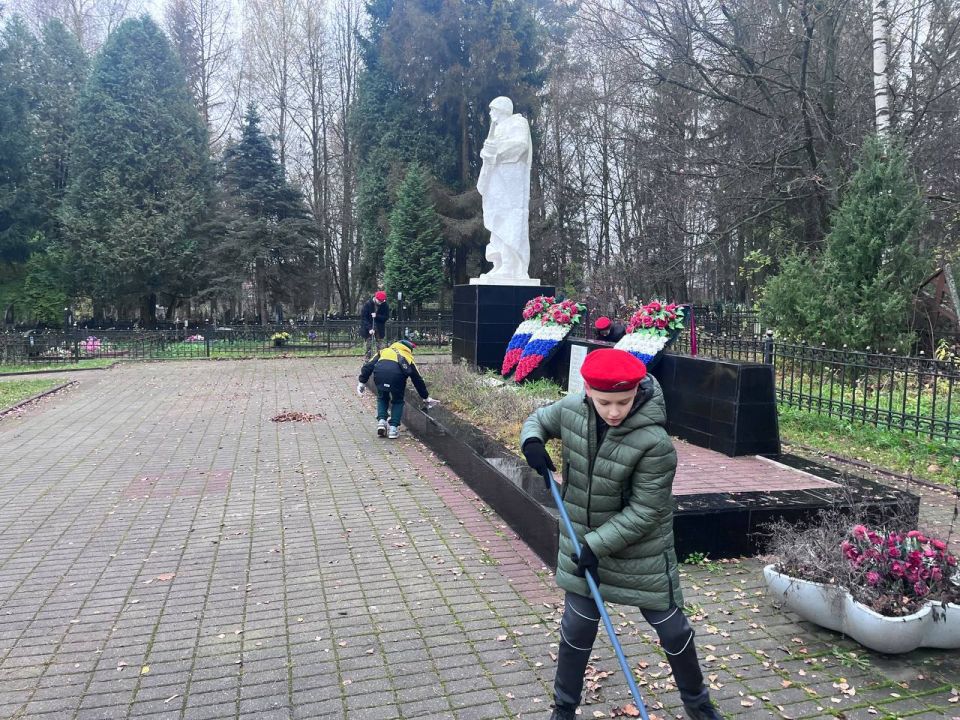 Операция «Чистый Блеск»: юнармейцы лицея №4 наводят чистоту!