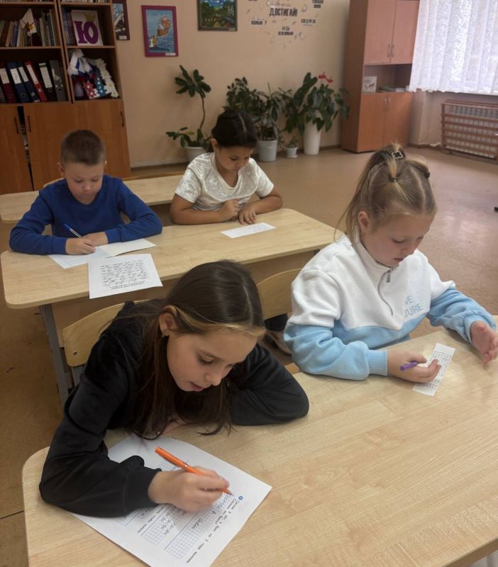 Сегодня второклассники МБОУ гимназии 2 (здание 2, п. Васькино) продуктивно поработали на внеурочных консультационных занятиях!