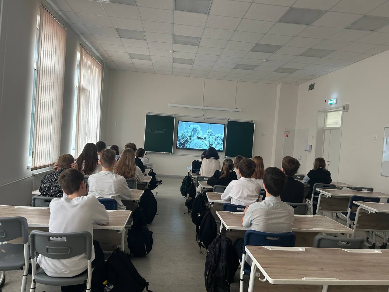 Киноурок в 7М классе!. Сегодня у нас прошел увлекательный киноурок, и мы посмотрели легендарный фильм «Александр Невский»! Все ребята были в полном восторге! Фильм погрузил нас в атмосферу исторических событий и показал... Киноурок в 7М классе!. Сегодня у нас прошел увлекательный киноурок, и мы посмотрели легендарный фильм «Александр Невский»! Все ребята были в полном восторге! Фильм погрузил нас в атмосферу исторических событий и показал...