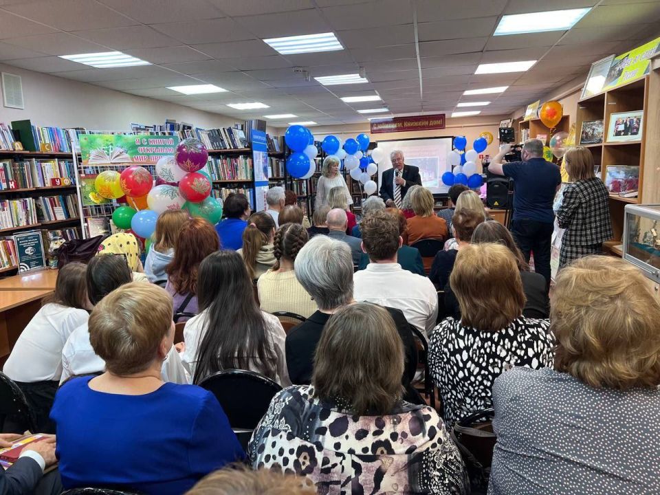 Поздравила коллектив библиотеки села Молоди с 100-летним юбилеем!