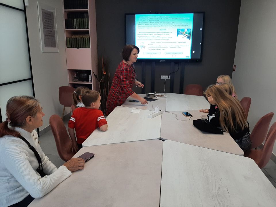 В чеховской библиотеке дети исследовали тайны зеркал вместе с Крошкой Енотом