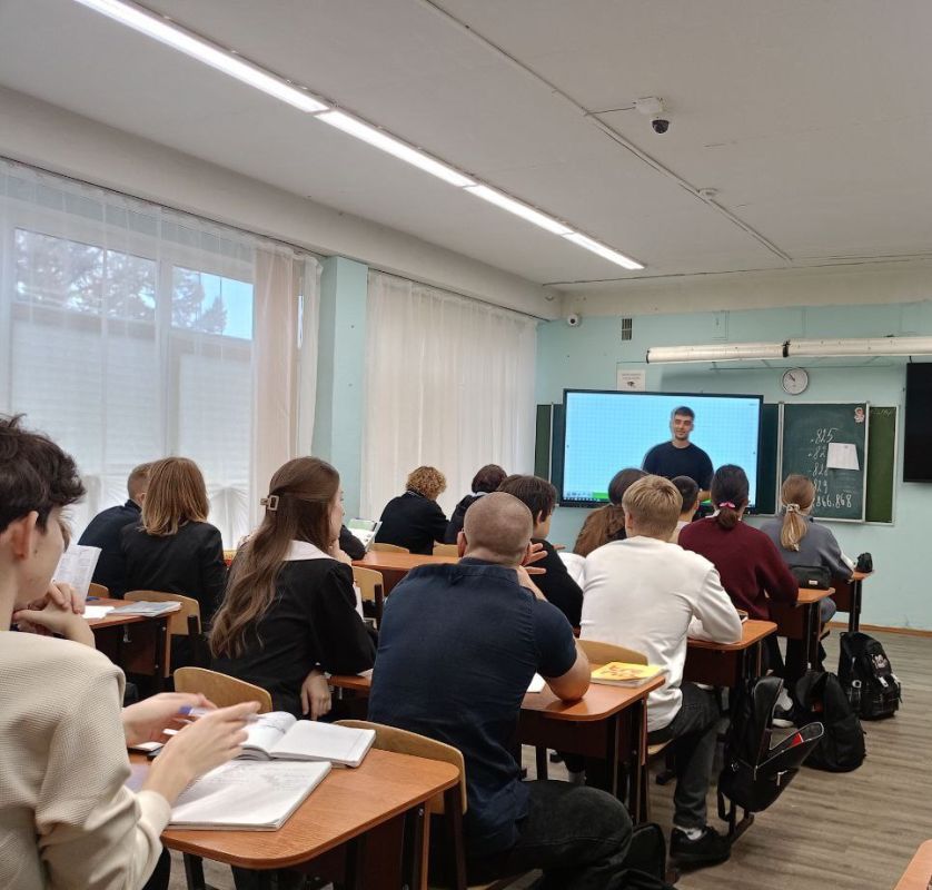 Открой свой путь: ММУ представляет образовательные возможности для 11-классников МБОУ СОШ № 8!