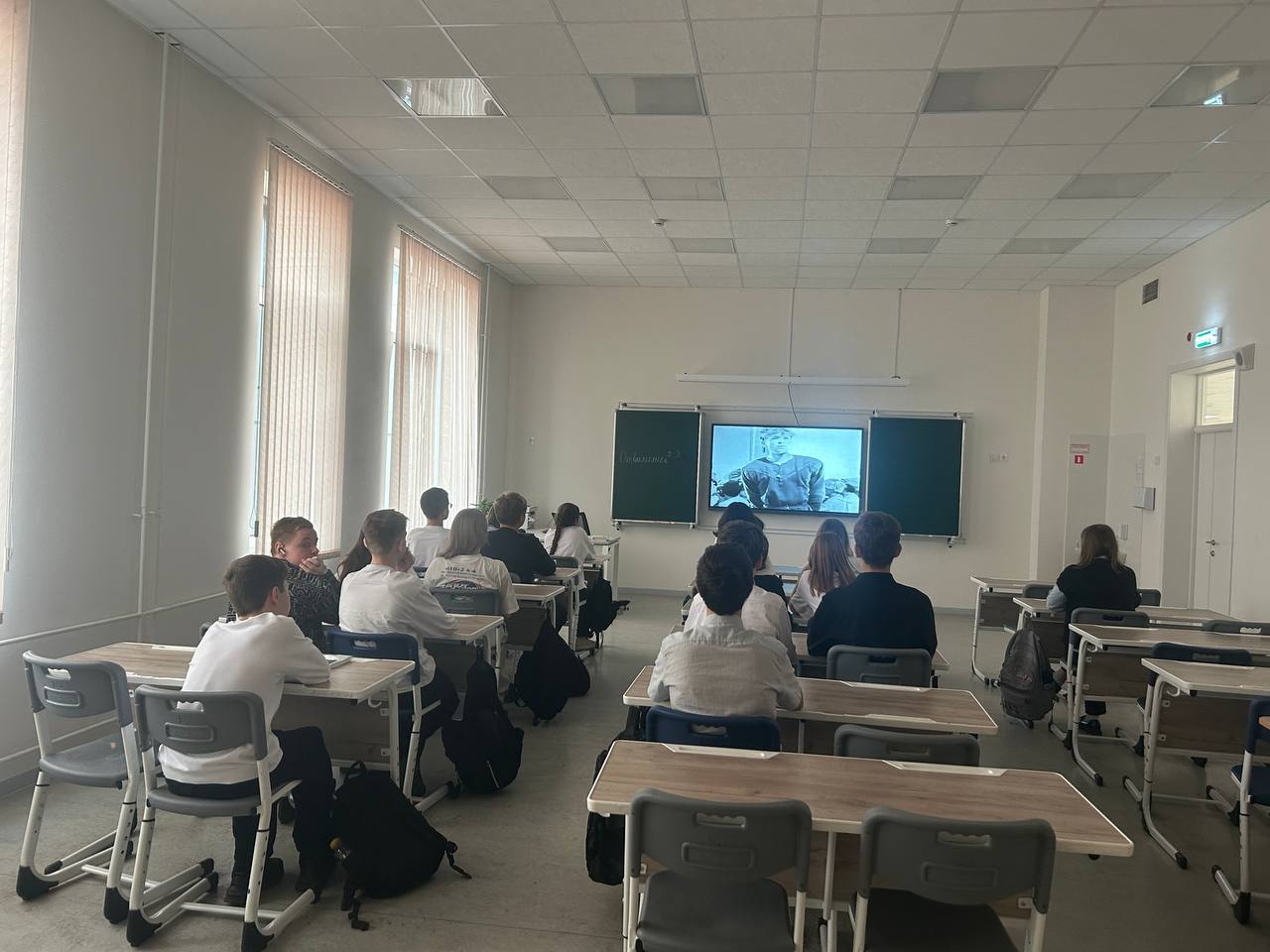 Киноурок в 7М классе!. Сегодня у нас прошел увлекательный киноурок, и мы посмотрели легендарный фильм «Александр Невский»! Все ребята были в полном восторге! Фильм погрузил нас в атмосферу исторических событий и показал... Киноурок в 7М классе!. Сегодня у нас прошел увлекательный киноурок, и мы посмотрели легендарный фильм «Александр Невский»! Все ребята были в полном восторге! Фильм погрузил нас в атмосферу исторических событий и показал...