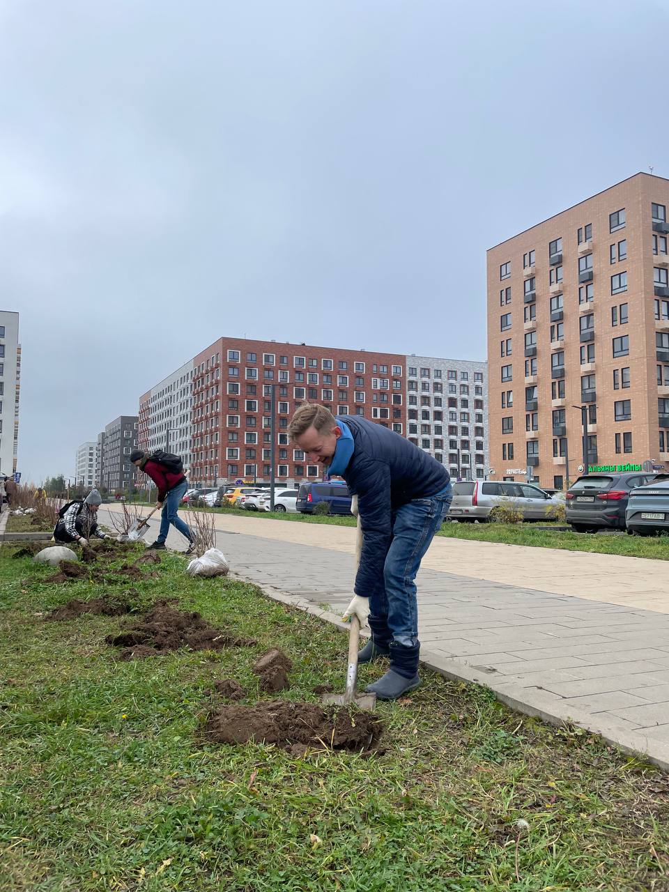 В жилом комплексе «Ильинские луга» прошла акция по озеленению территории В жилом комплексе «Ильинские луга» прошла акция по озеленению территории