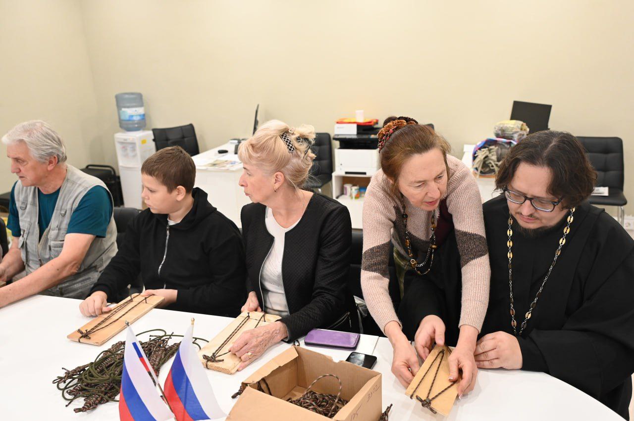 Продолжаем помогать фронту Продолжаем помогать фронту