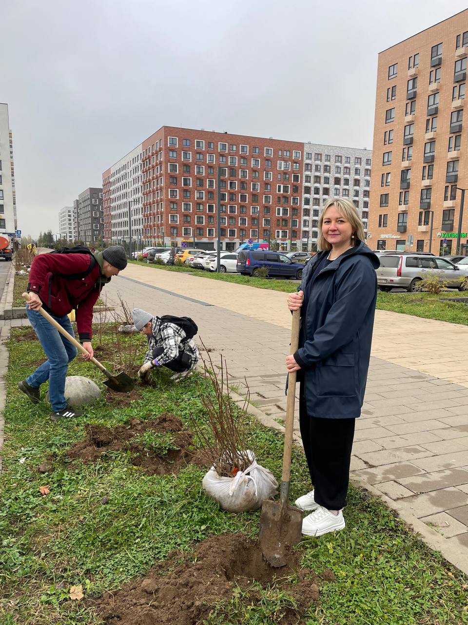 В жилом комплексе «Ильинские луга» прошла акция по озеленению территории В жилом комплексе «Ильинские луга» прошла акция по озеленению территории