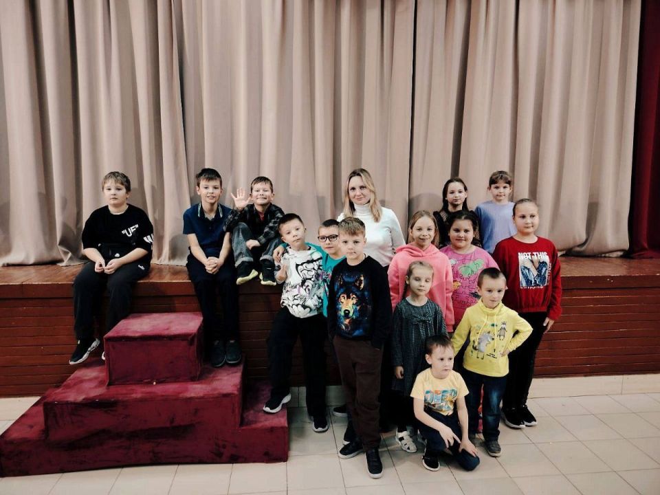 Волшебный мир театра!. 25 октября обучающиеся 3ж класса посетили новую версию спектакля "Летучий корабль", поставленного театральной студией "Инсайт" ЦРТДиЮ