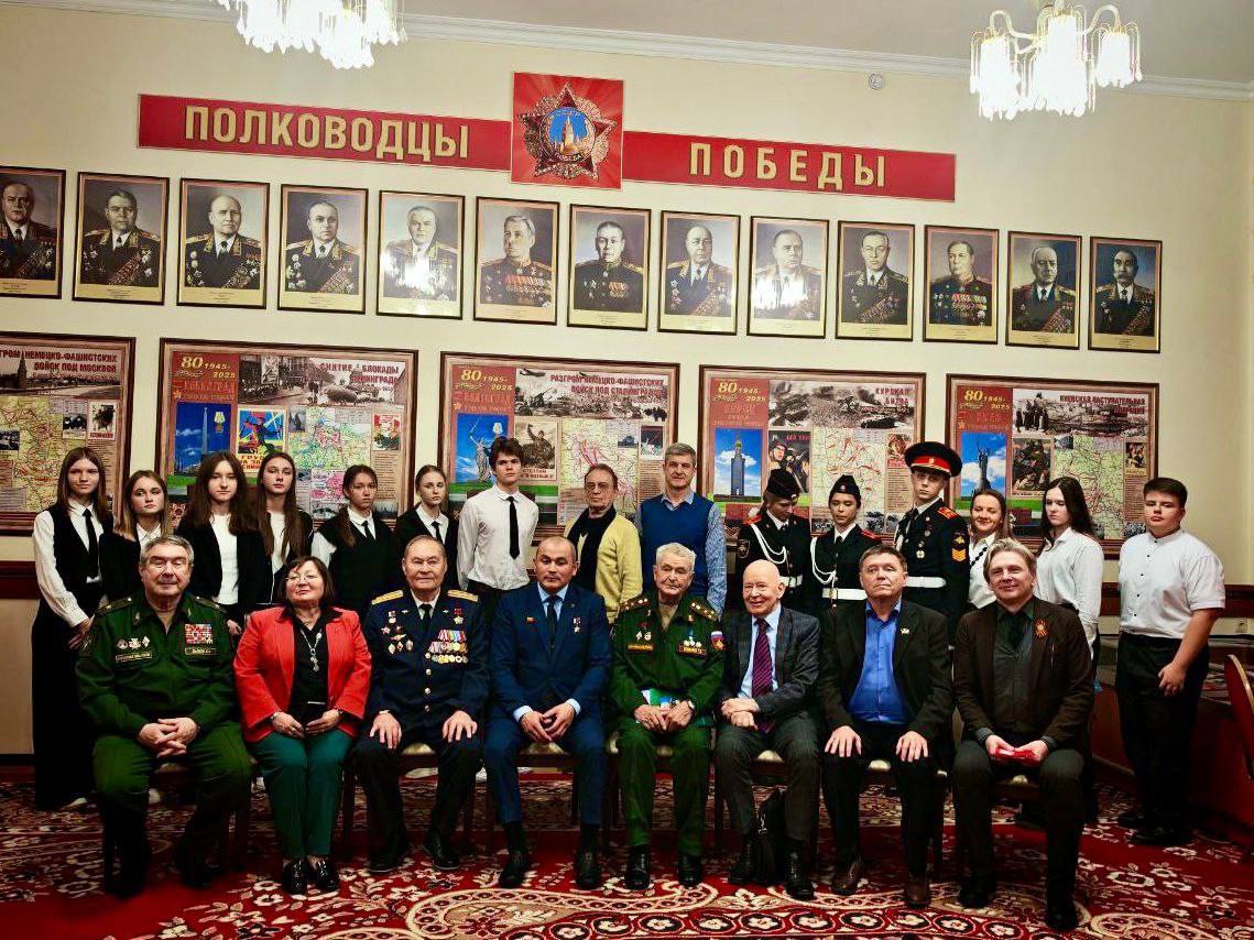 Красногорские кадеты десятого класса лицея № 1 стали участниками круглого стола под названием «Связь поколений»