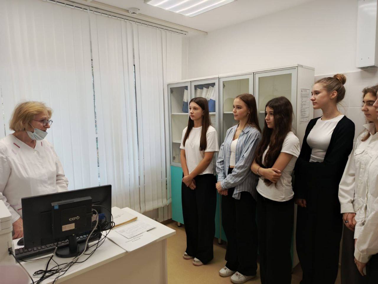 Для учащихся Образовательного центра имени Косыгина организовали экскурсию в Архангельскую врачебную амбулаторию Для учащихся Образовательного центра имени Косыгина организовали экскурсию в Архангельскую врачебную амбулаторию