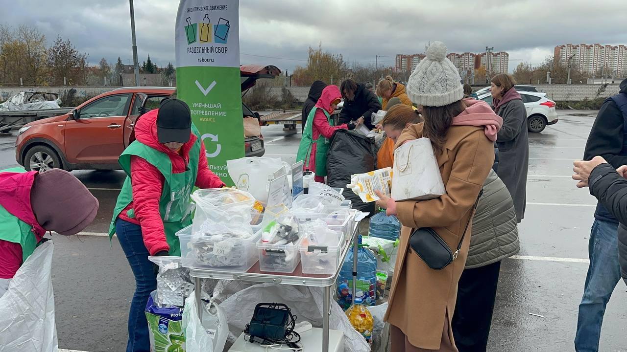 В Домодедово около сотни человек приняли участие в акции по сбору вторсырья В Домодедово около сотни человек приняли участие в акции по сбору вторсырья