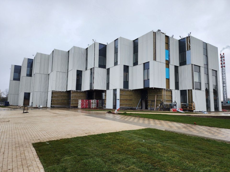 Строительная готовность поликлиники в Ногинске составила более 80%