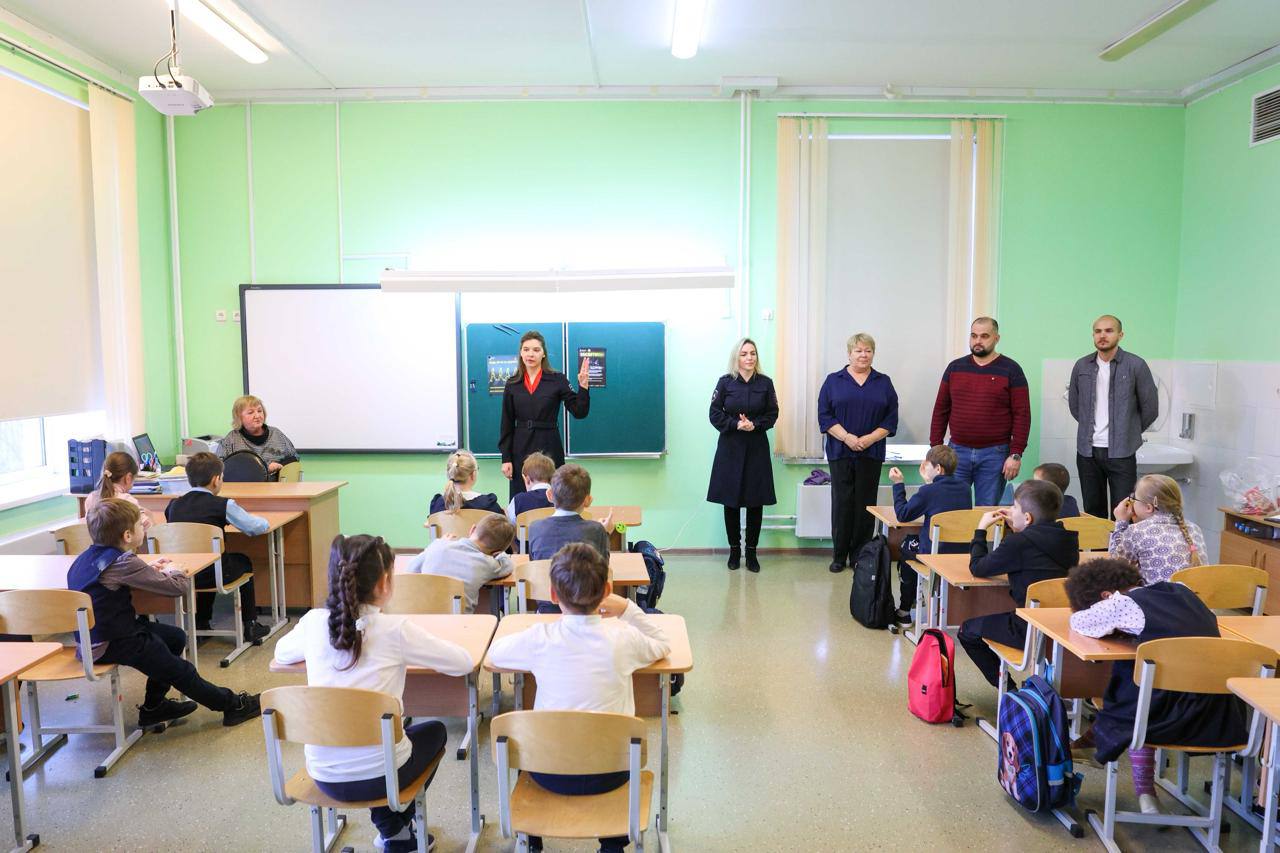 Госавтоинспекция и «Подольский троллейбус» провели познавательное мероприятие для школьников с ОВЗ Госавтоинспекция и «Подольский троллейбус» провели познавательное мероприятие для школьников с ОВЗ