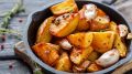 С хрустящей корочкой и в ярком цвете: превратите скучную картошку в праздничный деликатес