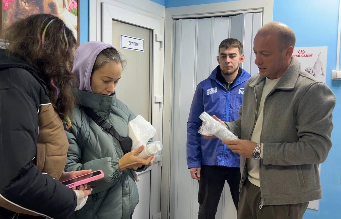 Депутат Пушкинского Дмитрий Кульков посетил ветеринарную клинику в посёлке Лесной, куда волонтёры привезли кошек из Красноармейска Депутат Пушкинского Дмитрий Кульков посетил ветеринарную клинику в посёлке Лесной, куда волонтёры привезли кошек из Красноармейска