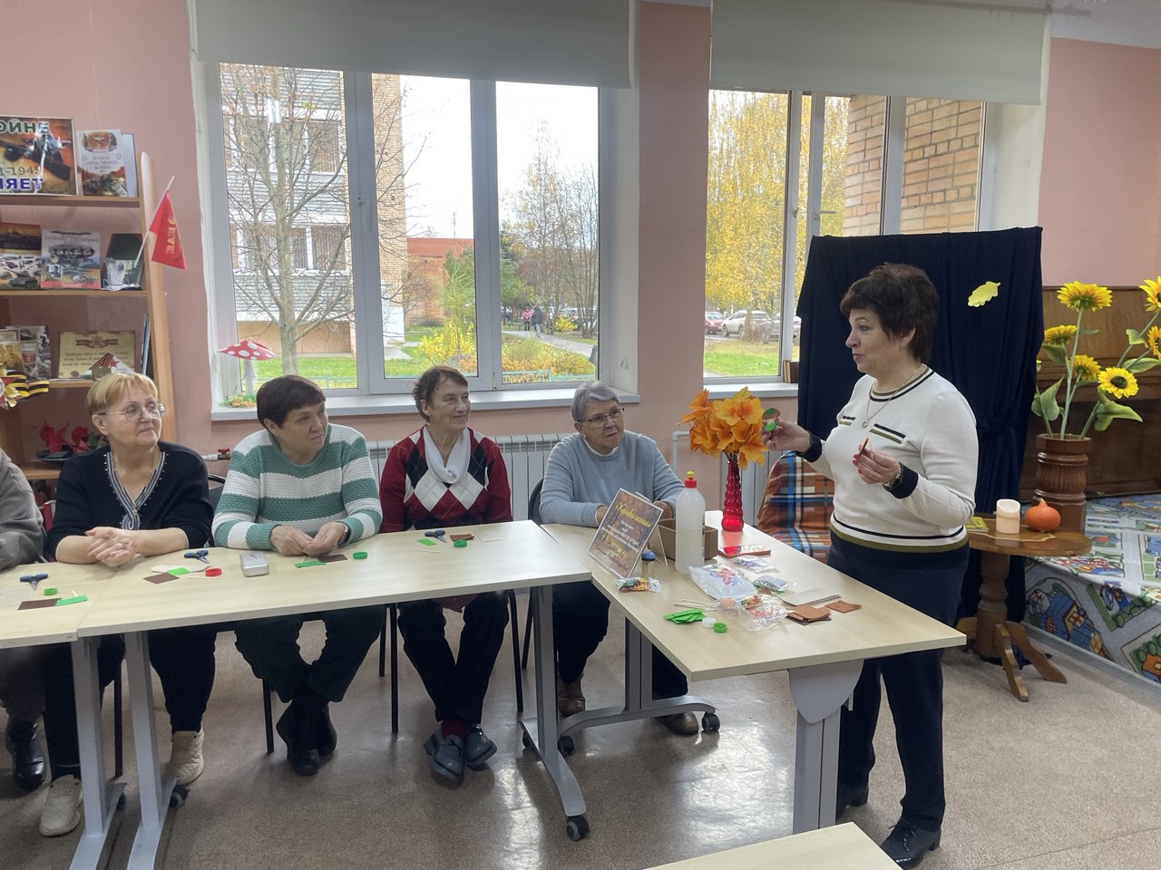 Прекрасная разноцветная осень стала темой встречи с жителями Чехова Прекрасная разноцветная осень стала темой встречи с жителями Чехова