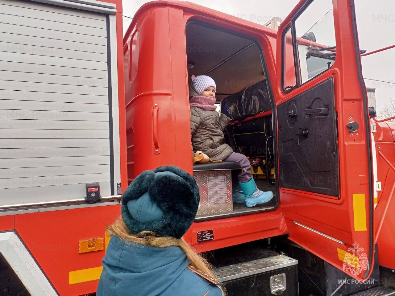 В Озерах обучают школьников мерам пожарной безопасности
