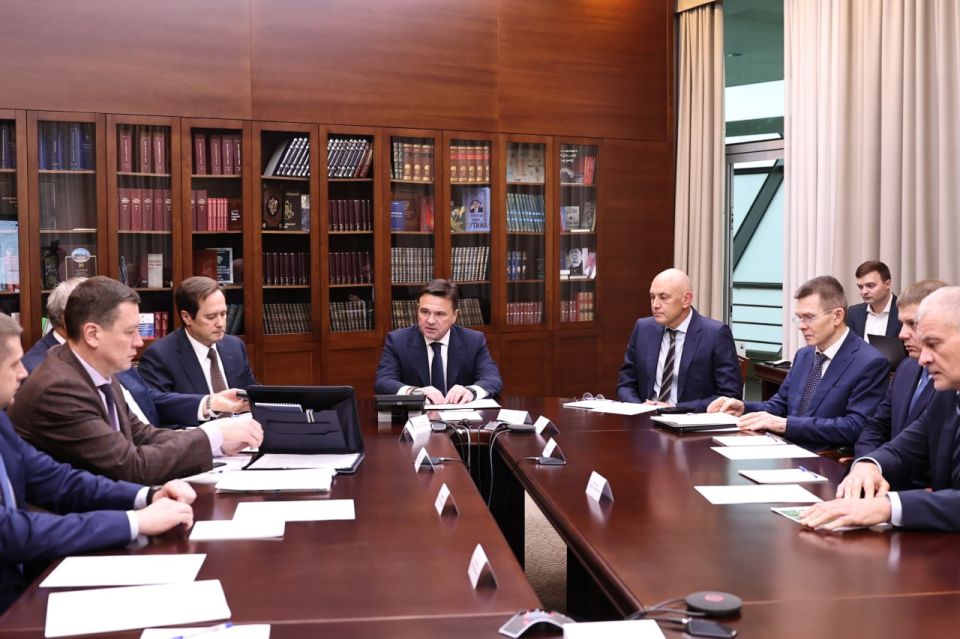 Губернатор обсудил с правоохранительным блоком задачи по контролю в сфере ЖКХ, а также обеспечение безопасности в рамках празднования Дня народного единства