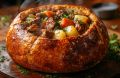 Необычный ужин: гуляш в хлебной корочке, который вас удивит