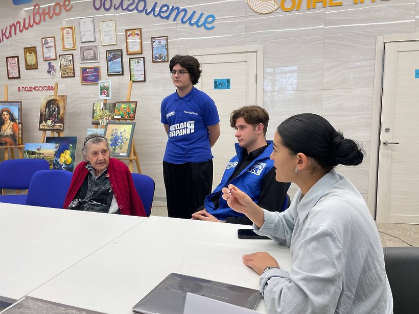 Пенсионеры Солнечногорска учатся работать с искусственным интеллектом Пенсионеры Солнечногорска учатся работать с искусственным интеллектом