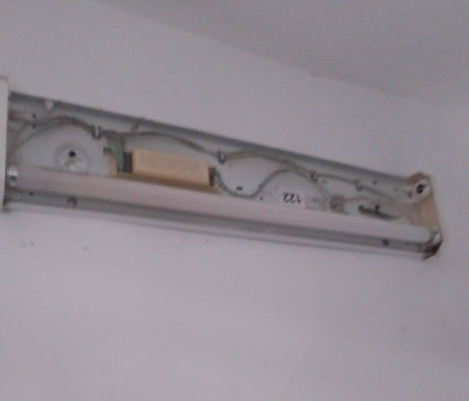 Свет в каждом уголке!. Сегодня наши электрики провели ремонт светильника по адресу: с. Шарапово, ул. Ленина, д. 8 К нам обратились жители с просьбой восстановить освещение в местах общего пользования