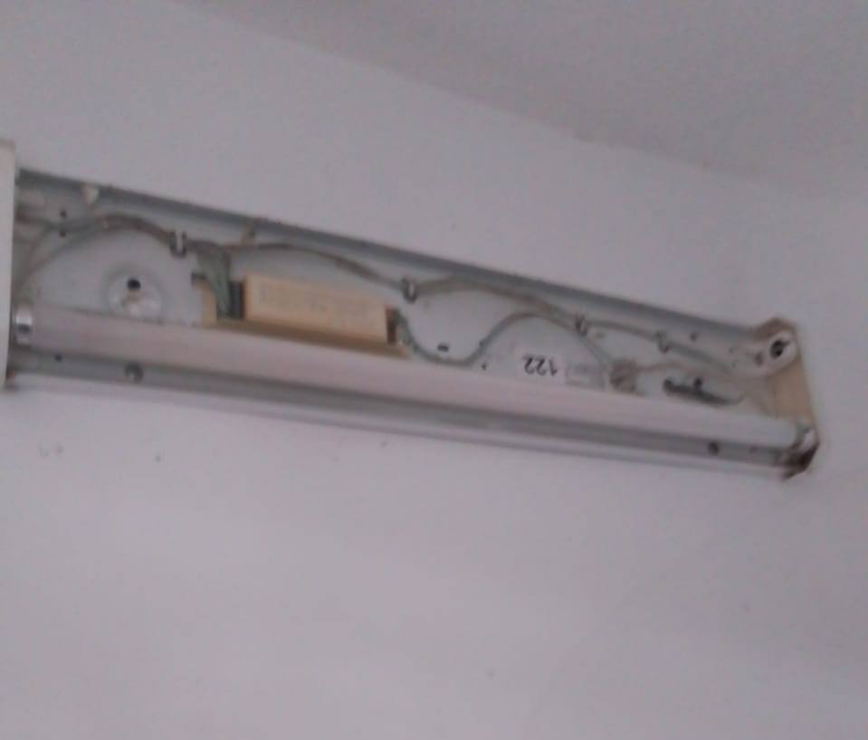 Свет в каждом уголке!. Сегодня наши электрики провели ремонт светильника по адресу: с. Шарапово, ул. Ленина, д. 8 К нам обратились жители с просьбой восстановить освещение в местах общего пользования