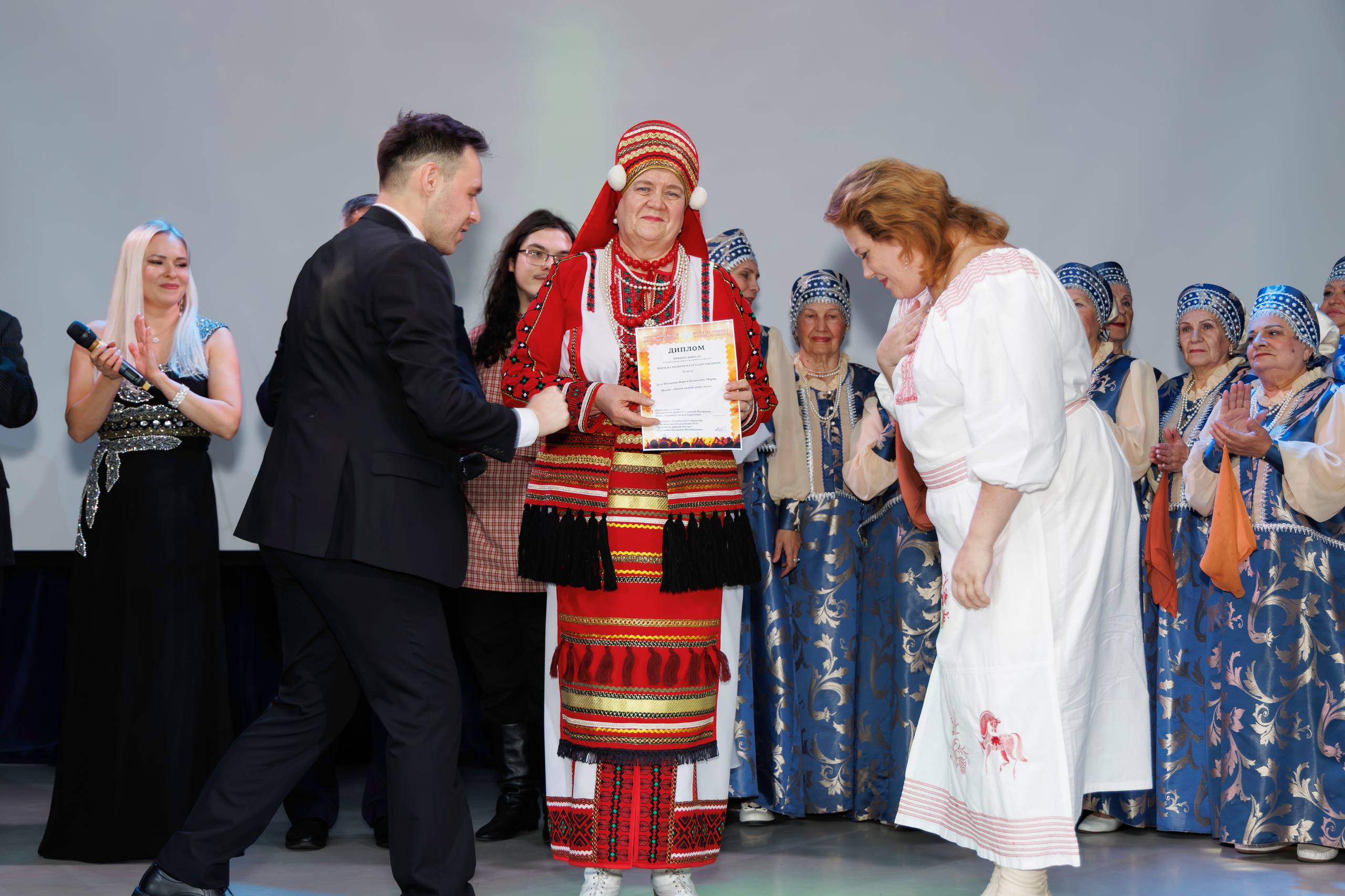 26 октября в московском КЦ «Лира» состоялся 11-й межнациональный фестиваль «Поем на родном и государственном» 26 октября в московском КЦ «Лира» состоялся 11-й межнациональный фестиваль «Поем на родном и государственном»