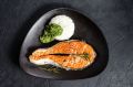 Лосось на гриле с грибным рисом и шалфейным соусом: легкий рецепт для особого ужина
